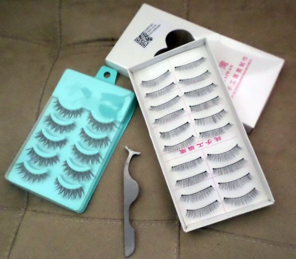 Kit com 2 caixas de cílios postiços + aplicador
